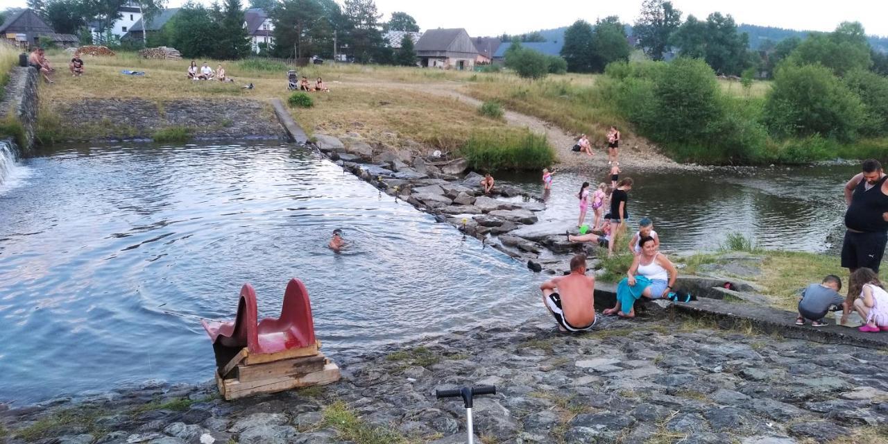 Domek Na Skarpie Zubrzyca Dolna Luaran gambar